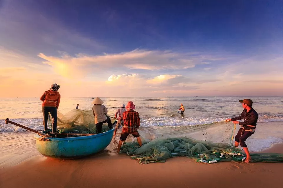keuangan laut nelayan muda