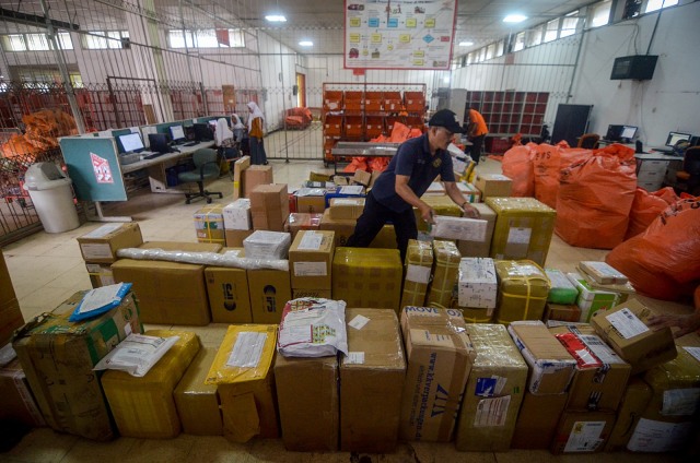 Pos Indonesia Pilar Komunikasi dan Distribusi Barang